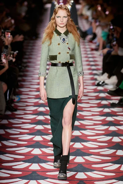 Look 61